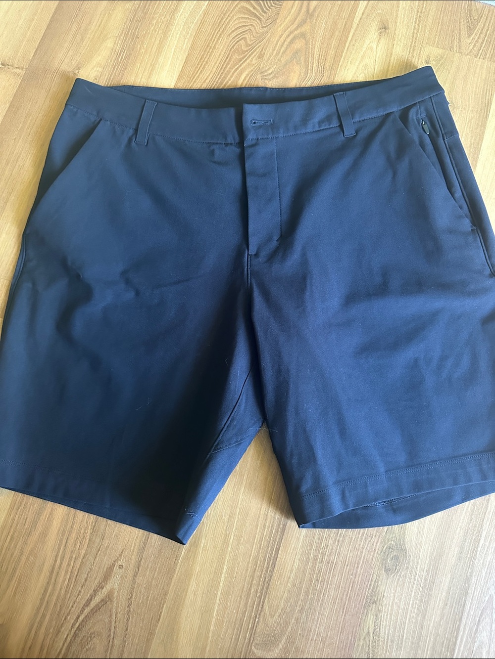 lululemon athletica Men's Black performance Flat-Front Shorts
